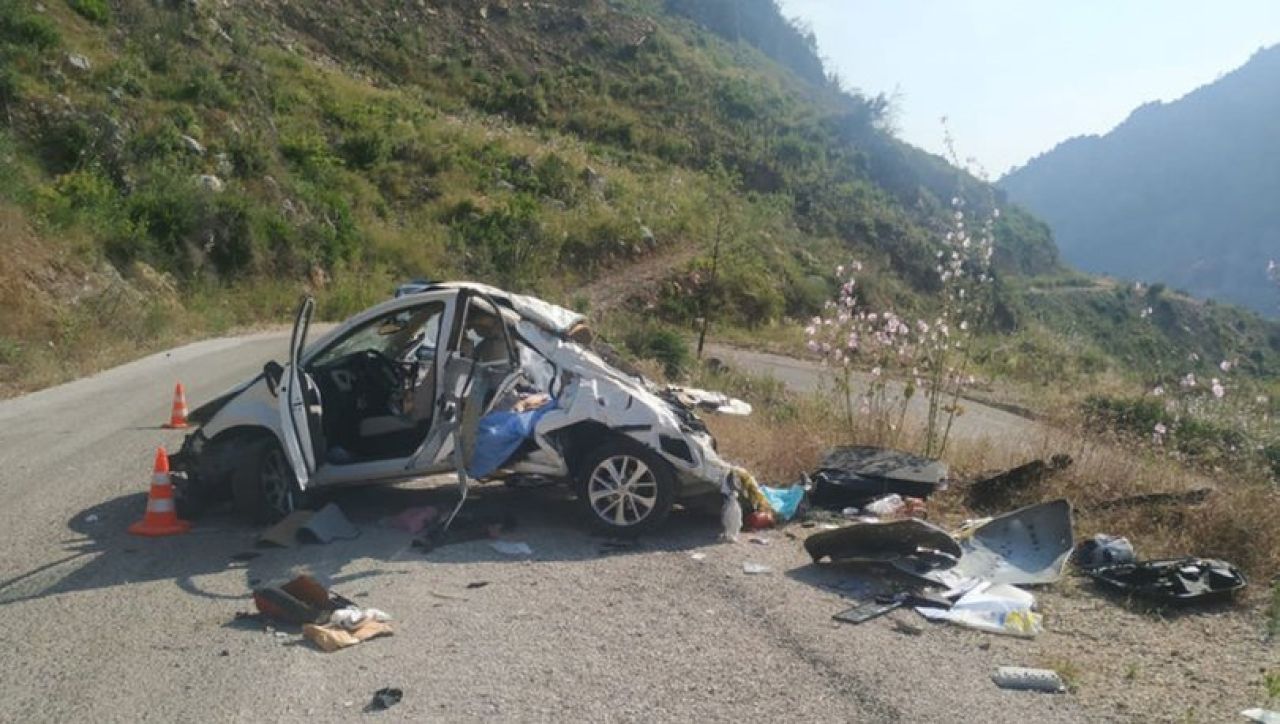 Antalya'da otomobil 30 metreden yuvarlandı! Bir aile yok oldu, 2 yaralı var