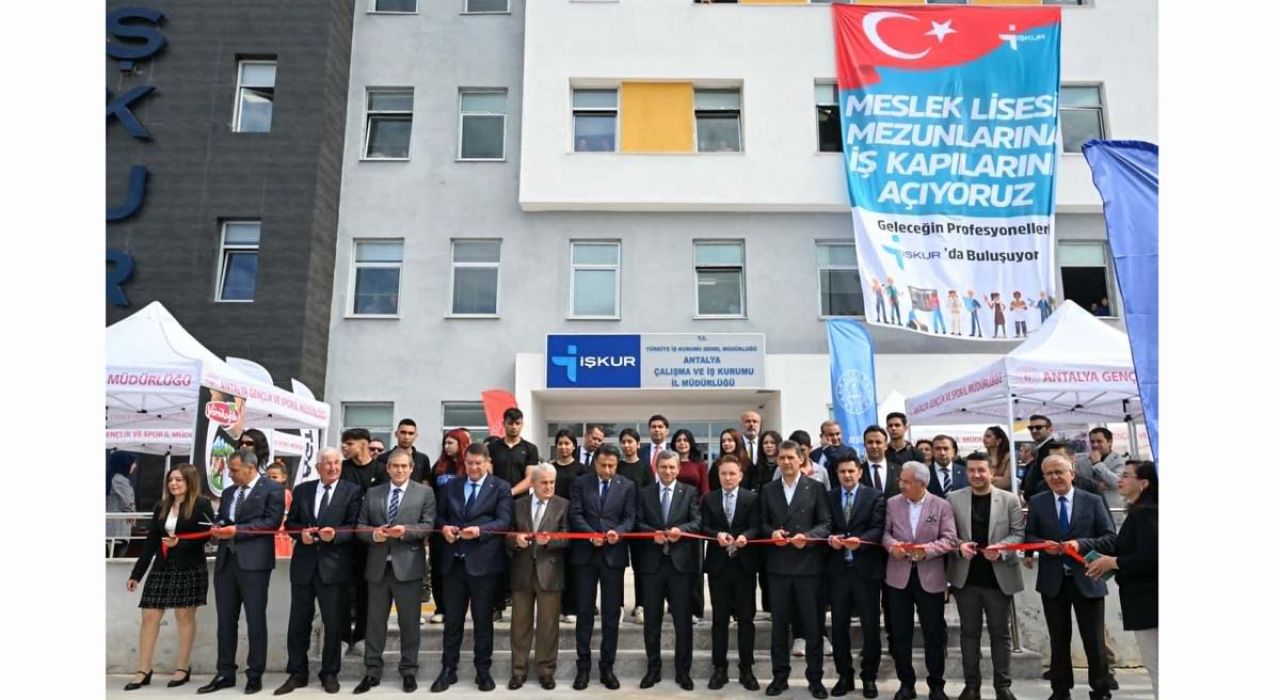 Antalya’da Meslek Lisesi Öğrencileri İşverenlerle Buluştu