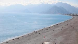 Antalya'da denizin sıcaklığı havayı geçti