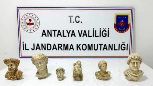 Antalya'da tarihi eser kaçakçılığı yaptıkları iddiasıyla 4 şüpheli yakalandı