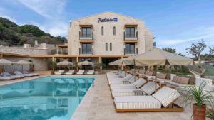 Antalya'daki ilk Radisson Blu oteli açıldı